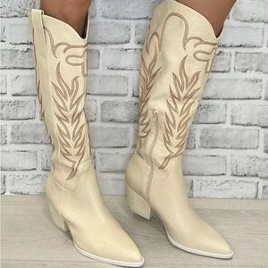 🆕Women off white western cowgirl boots🤠